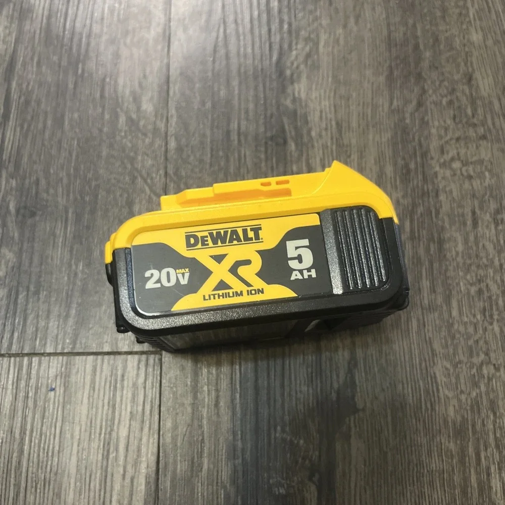 Dewalt 20v 5Ah  Li ion battery pack DCB205